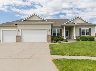 240 16th Avenue Ct, Hiawatha, IA 52233