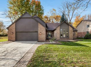 6205 Seminole Dr, Troy, MI 48085
