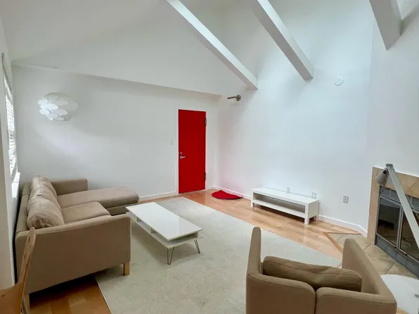 2111 N Scott St APT 62, Arlington, VA 22209