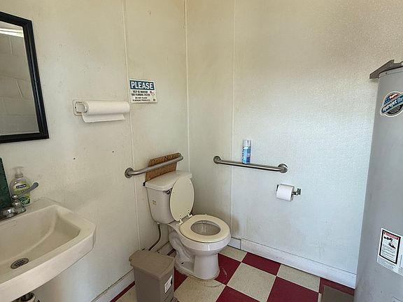 5th image of 215 E Alamo