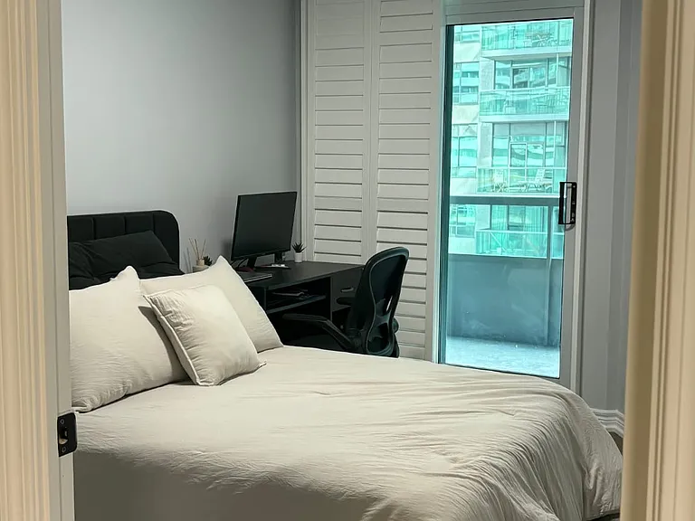30 Grand Trunk Cres #615 — Photo 16