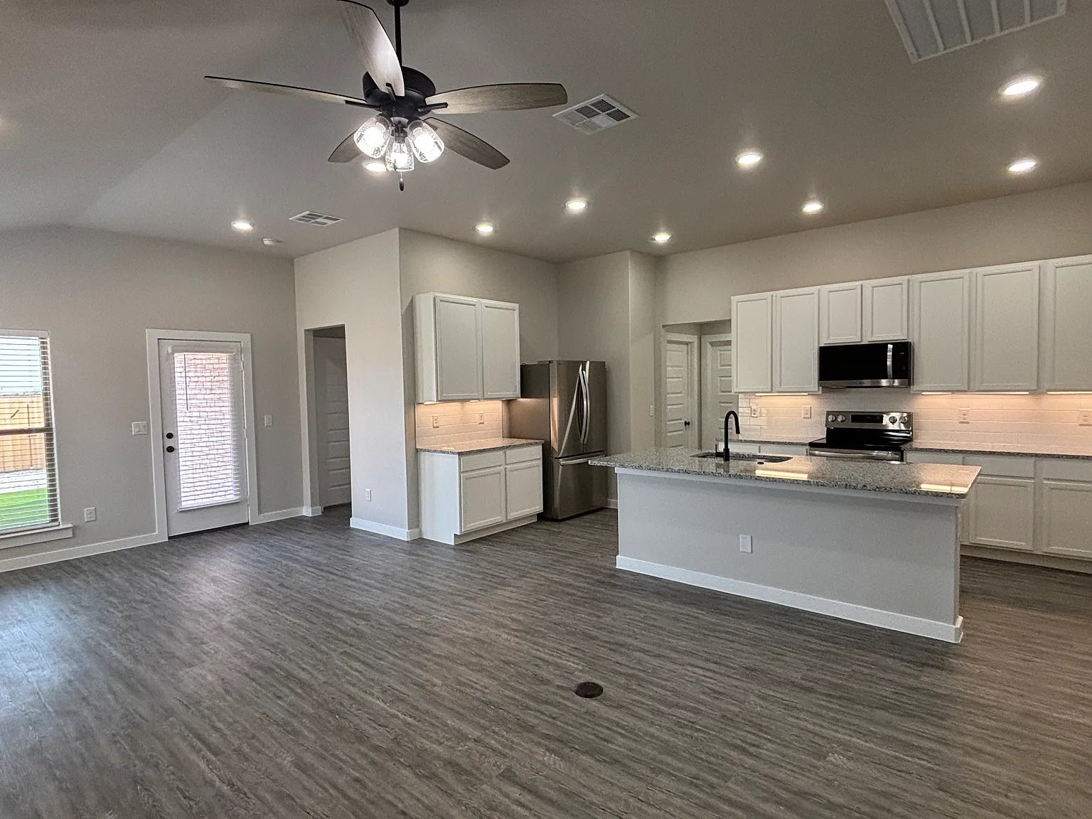 4 bed, 1700 sqft, $2,225 — Photo 3