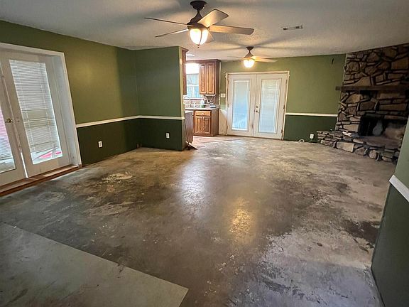 3rd image of 2723 Stivers Blvd