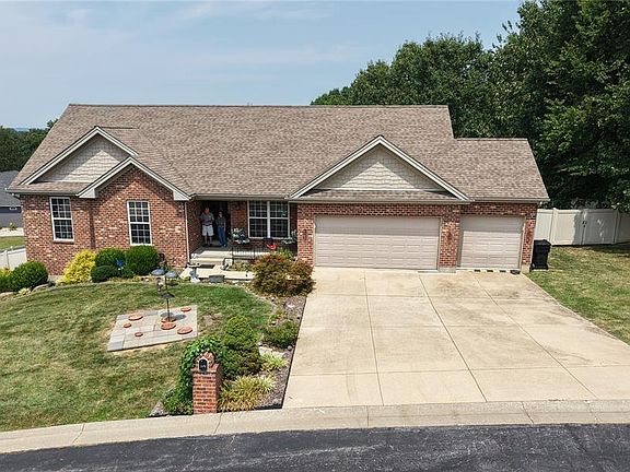 4th image of 384 Arvel Ln