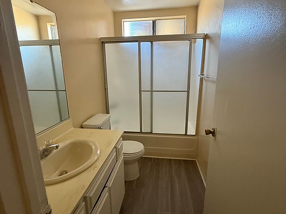 4th image of 15037 Victory Blvd #108
