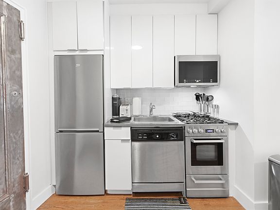 5th image of 780 Greenwich St APT 1F