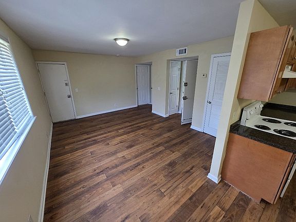 5th image of 800 Anderson Ln #A-3
