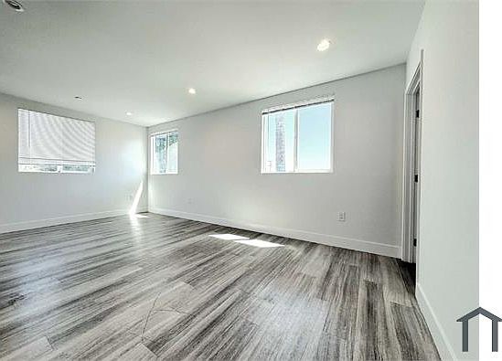 2nd image of 829 W 74th St