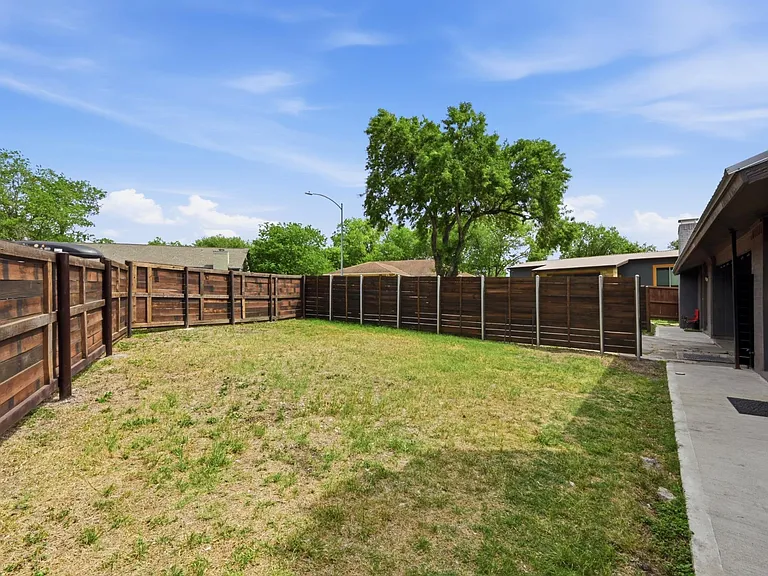 5104 Spruce Cv #A — Photo 19