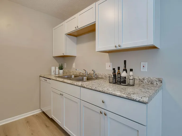 Auburn Park Apartments — Photo 6