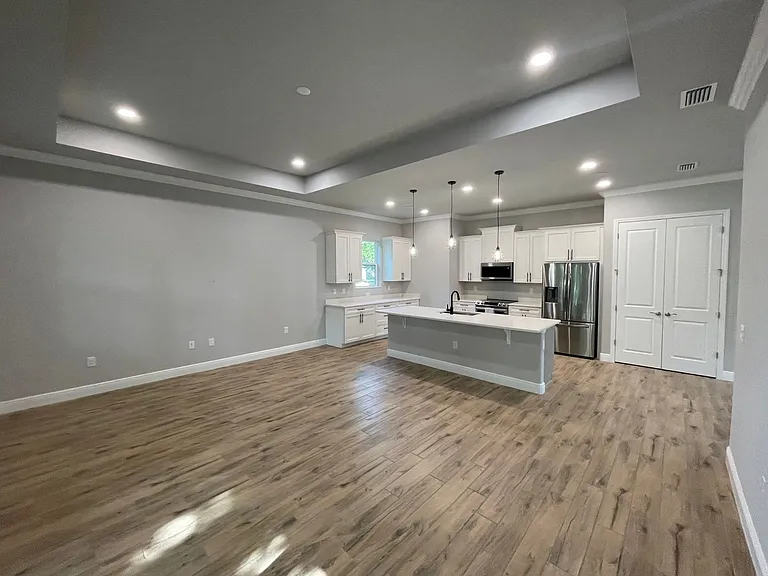 262 Jeannie Dr — Photo 3