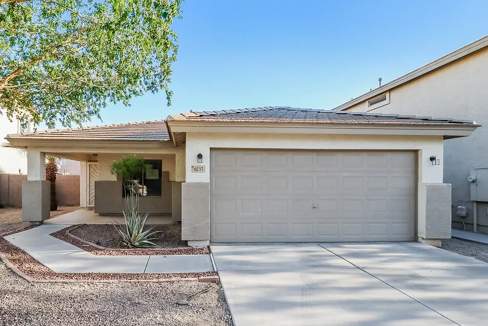 4 bed, 2.0 bath, 1538 sqft, $2,110 — Photo 3
