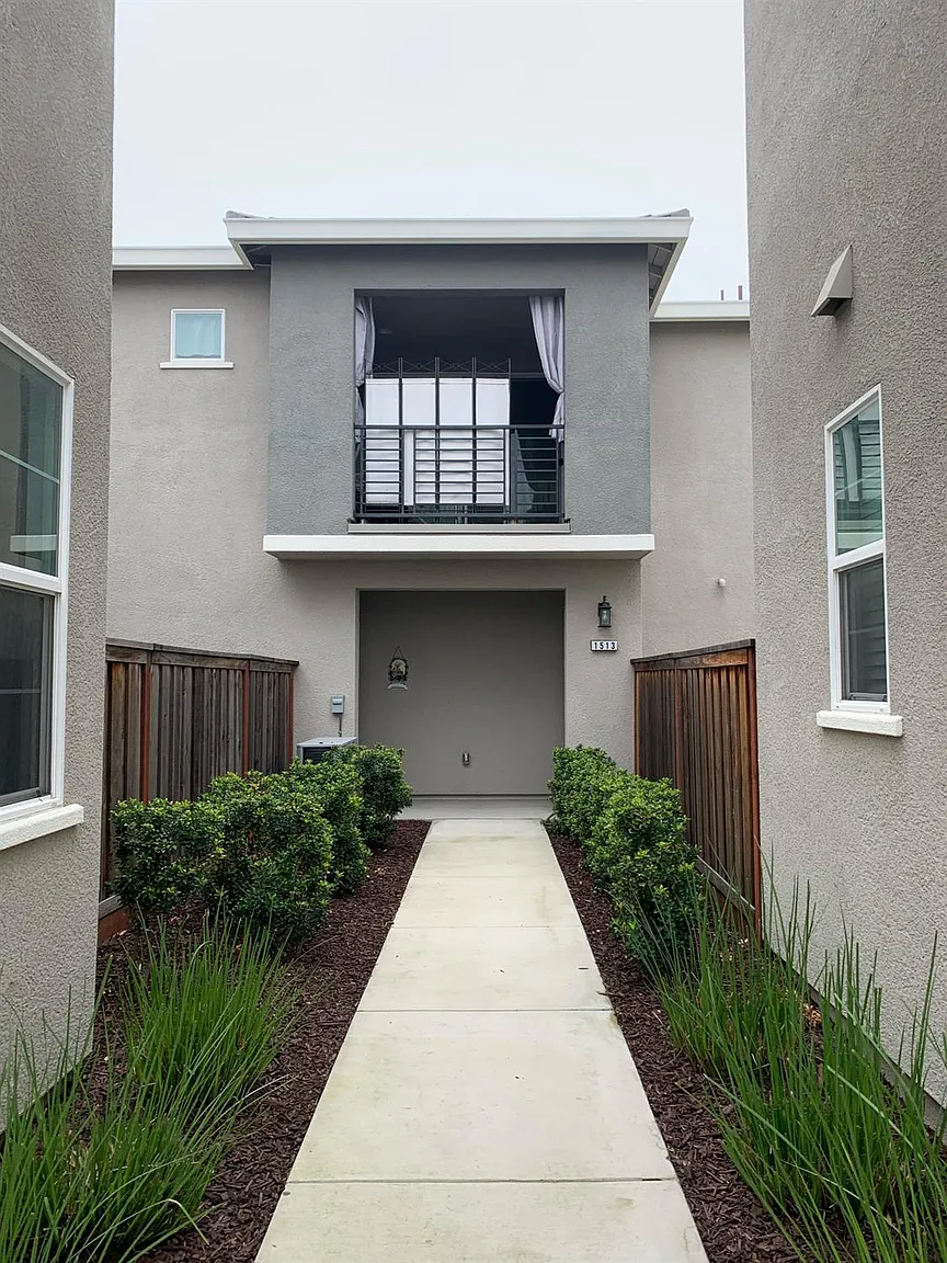 1513 Marina Dr photo 1