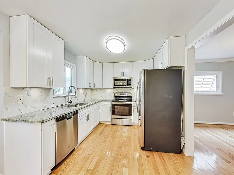 9802 Campbell Dr — Photo 12