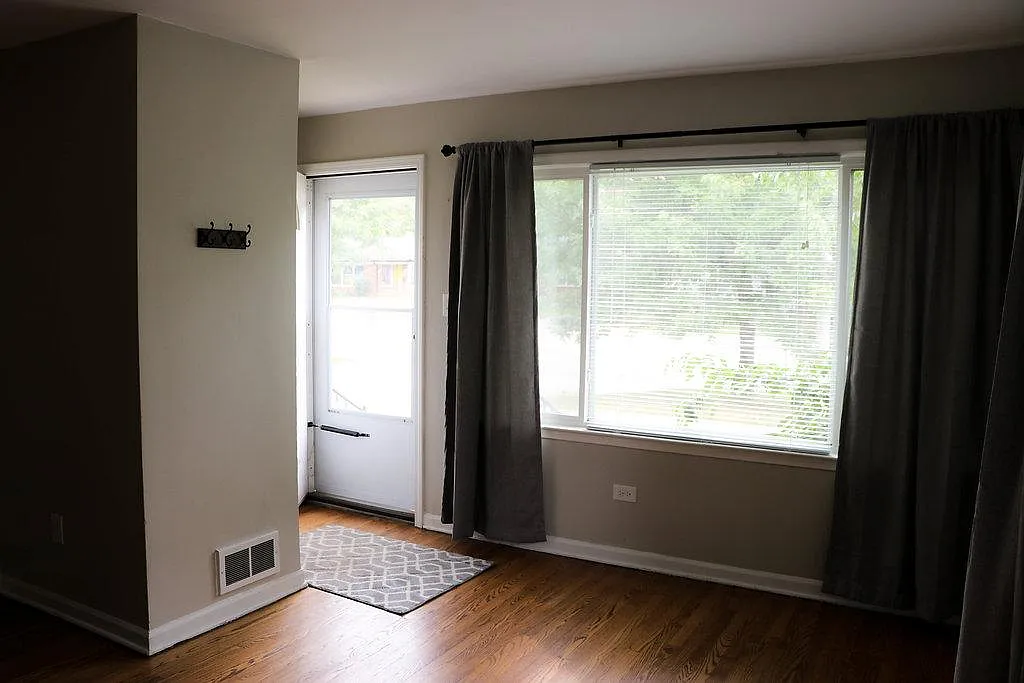 2 bed, 1000 sqft, $1,500 — Photo 2