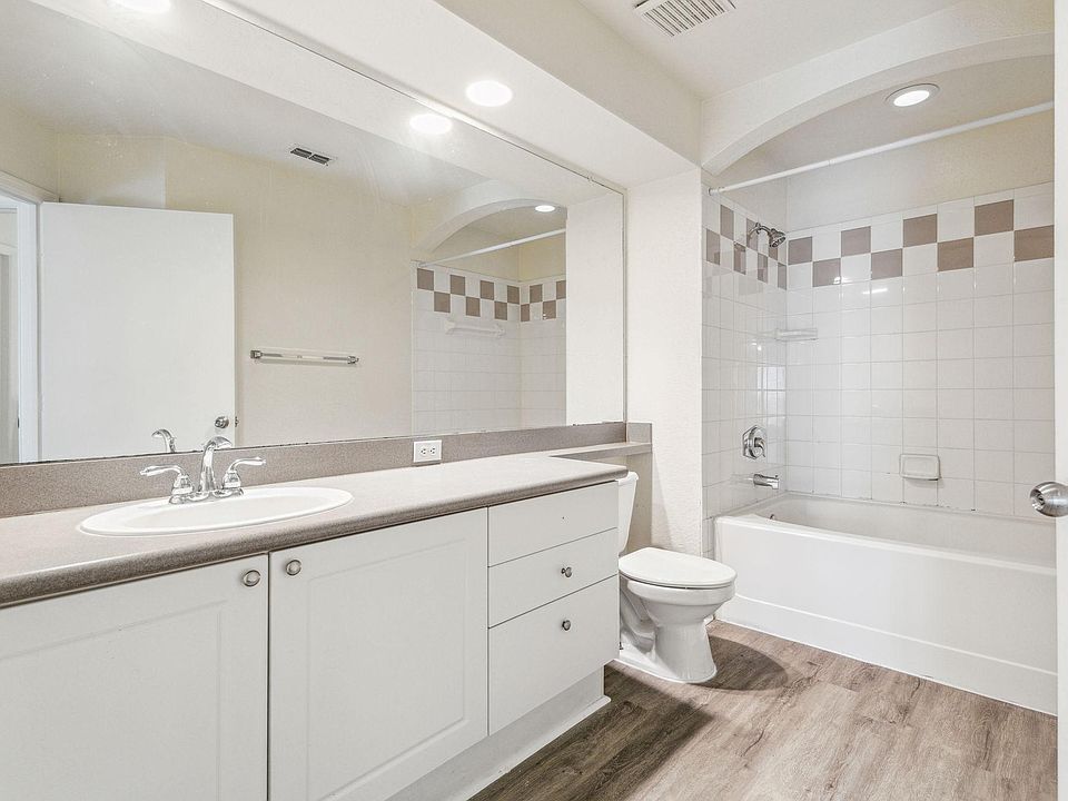 1st image of 4005 Palmetto Palm Ct