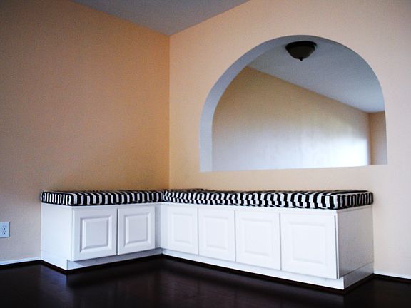Eat-in breakfast nook