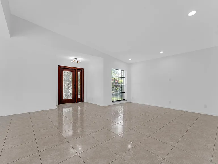 10084 Camelback Ln — Photo 4