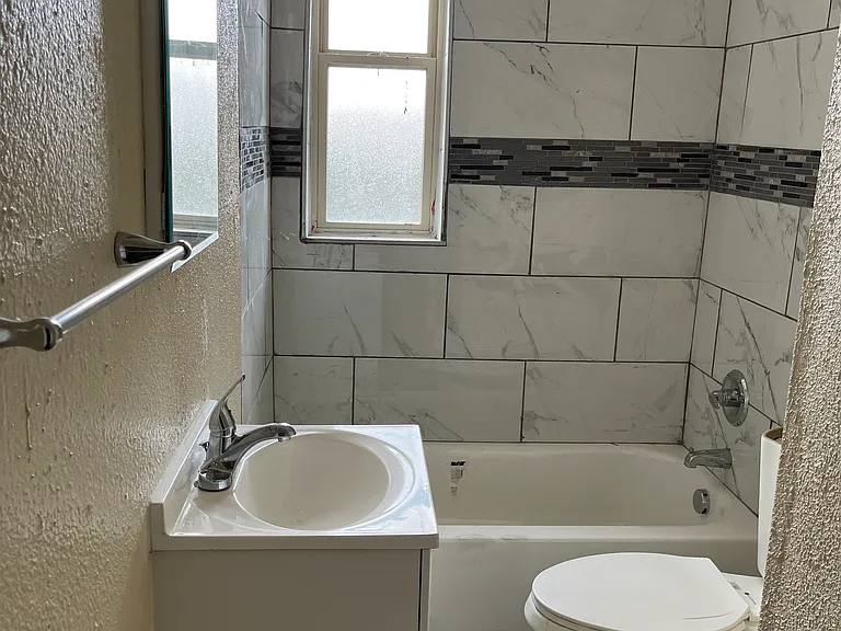 15771 Mack Ave — Photo 5