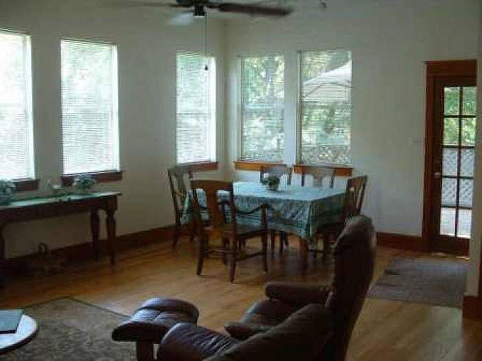 2nd image of 407 W 35th St