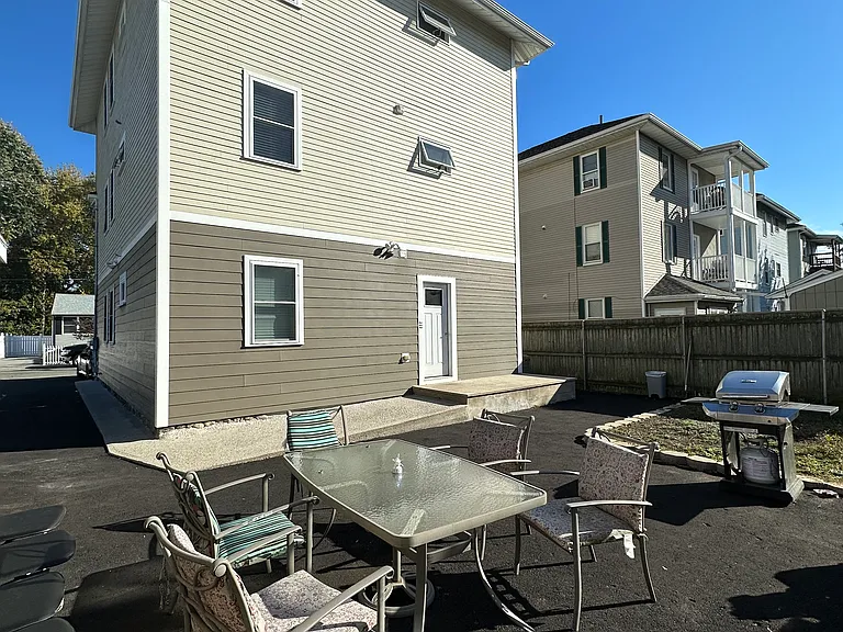 8 Buxton St — Photo 12