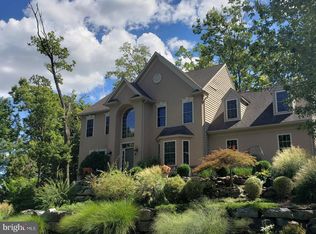 105 Roundtop Dr, Lancaster, PA 17601