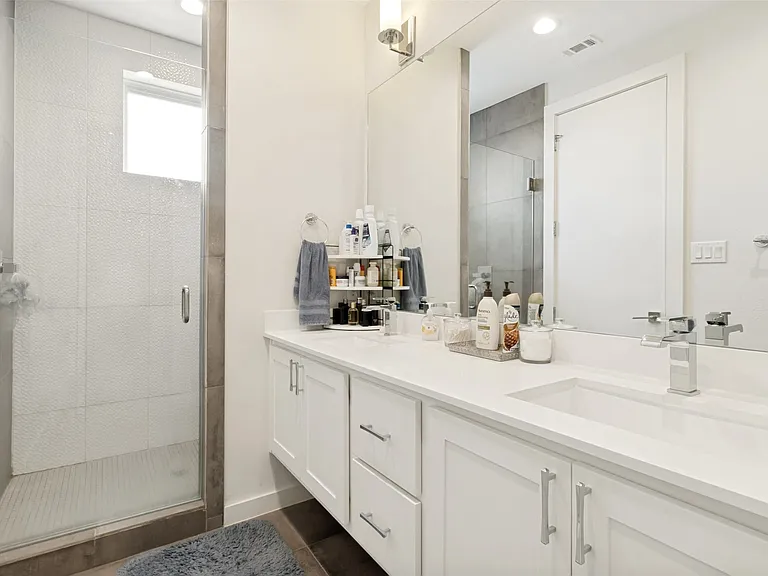 4626 Munger Ave #201 — Photo 9