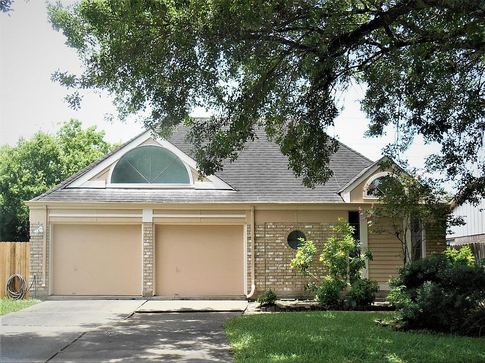 1st image of 12010 Amblewood Dr