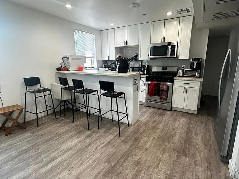 1528 W 36th Pl — Photo 10
