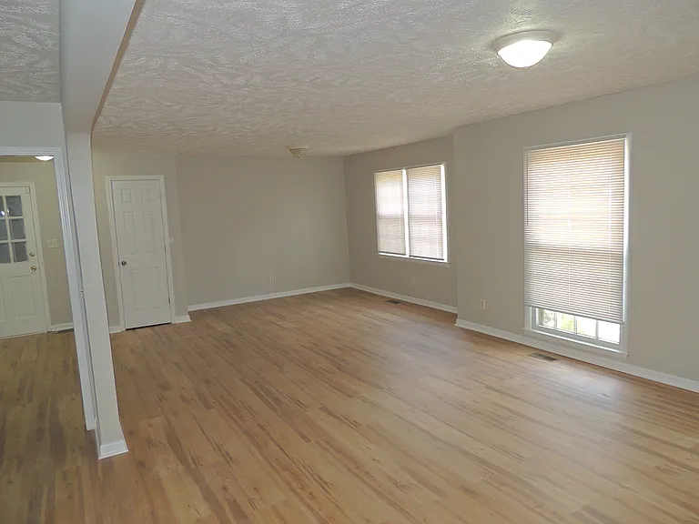 7115 Enfield Dr — Photo 2