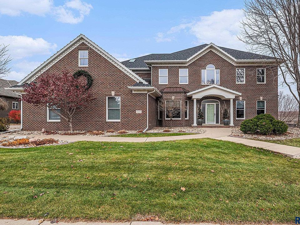 1st image of 2212 W Cherrywood Cir