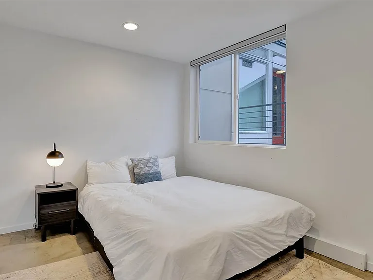 1007 Sturgus Ave S — Photo 12