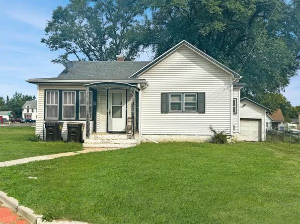 611 S Adams Ave, Freeport, IL 61032