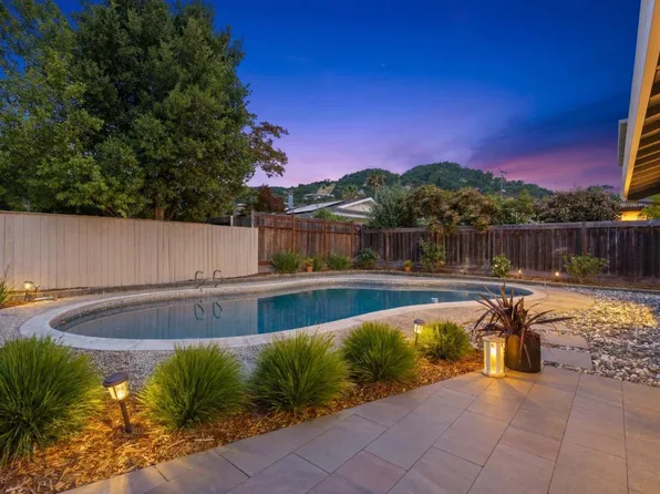 2725 Las Gallinas Ave, San Rafael, CA 94903