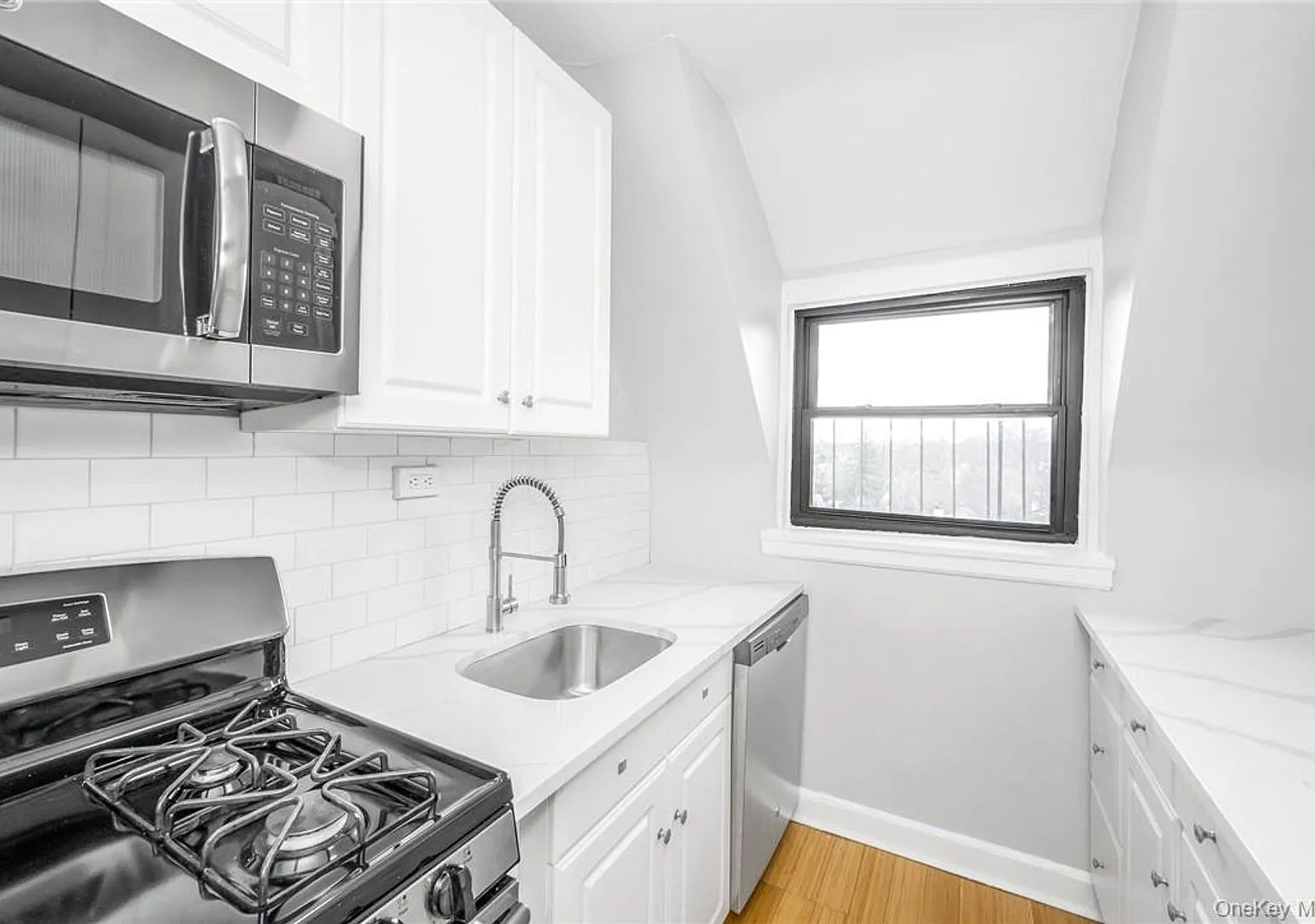 2 bed, 1.0 bath, 1000 sqft, $3,895 — Photo 3