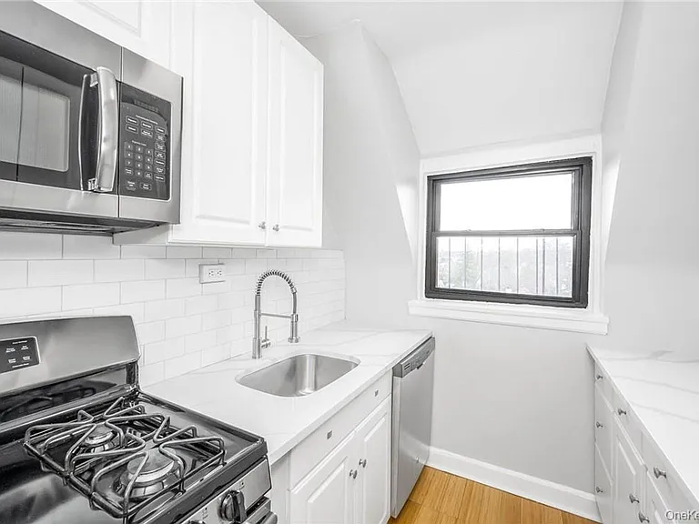 64 Kensington Rd #3B — Photo 3