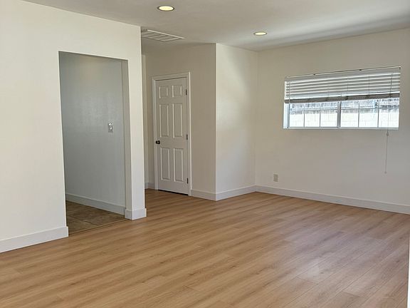2nd image of 11835 Victory Blvd #1/2