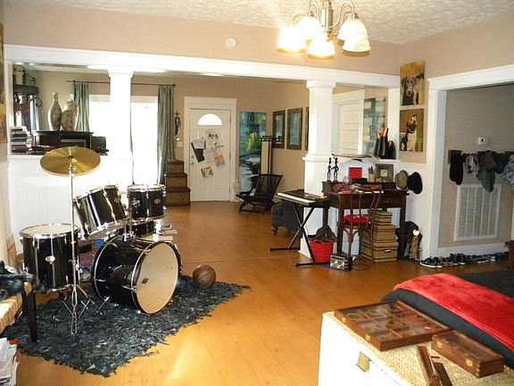 4th image of 1805 Woodbine Ave