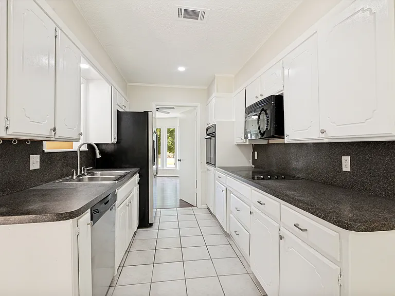 6737 Fair Meadows Dr — Photo 8