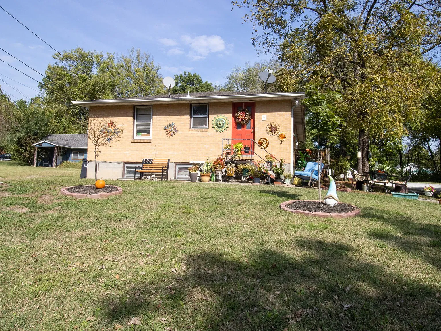 1405 Lowe St — Photo 1