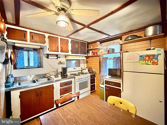 17th image of this home