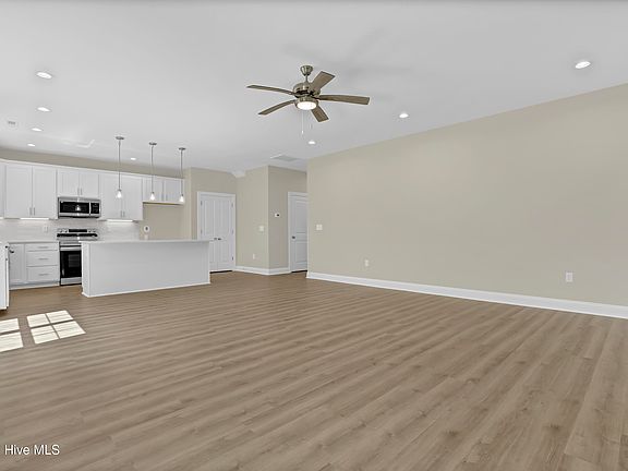 4th image of 126 Penquin Place