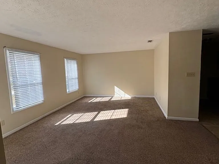 3820 John Marshall Rd — Photo 2