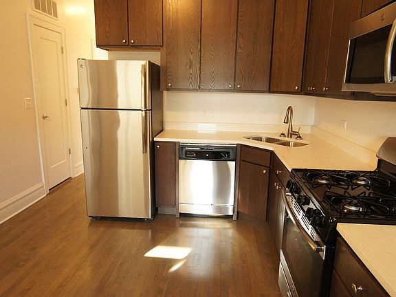 2nd image of 2896 N Milwaukee Ave #3