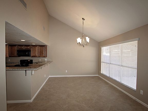 4th image of 707 N Country Club Way