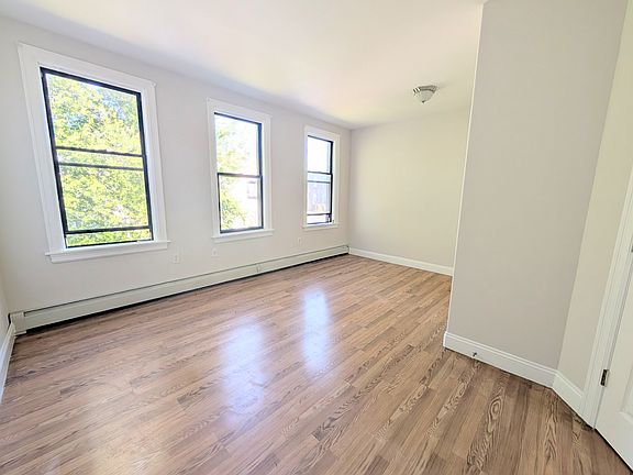Bedroom 1 / Master Bedroom