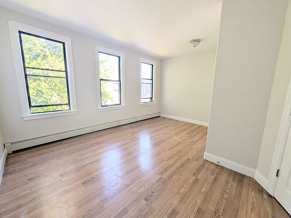 Bedroom 1 / Master Bedroom