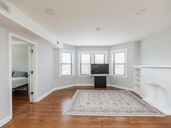 5th image of 4415 W School St #1