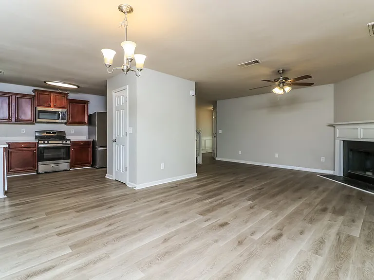 414 Hidden Creek Ct — Photo 8