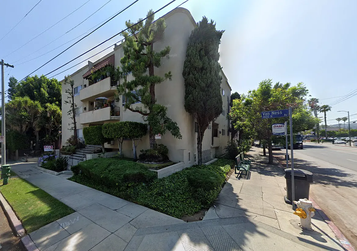 La Vannessa Apartments — Photo 1